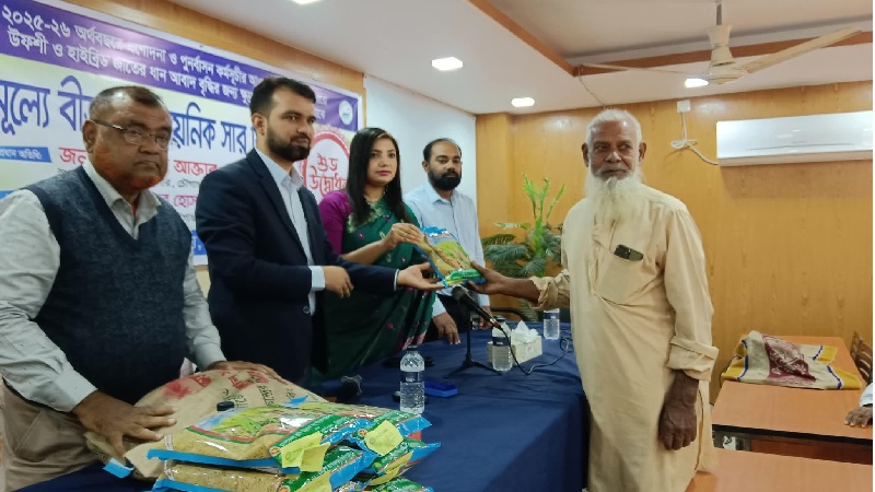 চৌগাছায় বিনামূল্যে কৃষকদের মাঝে ধানের বীজ বিতরণ